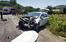 Karşı şeride geçti, çarpıştılar