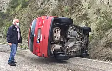 Kayan araç devrildi