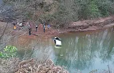 Kontrolden çıkan araç gölete uçtu