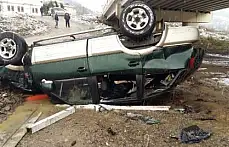 Kontrolden çıkan cip köprüden uçtu