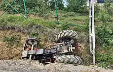 Kontrolden çıkan Traktör devrildi