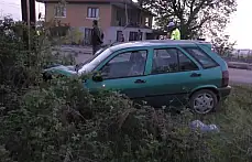 Kontrolden çıktı, direğe çarptı