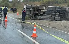 Midibüs devrildi, 2 ölü 18 yaralı