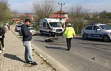 Motosikletle otomobil çarpıştı