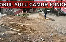 Okul yolu çamur içinde