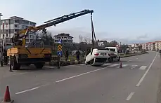 Orta refüje çarparak ters döndü