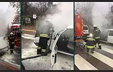 Otomobil aniden alev aldı