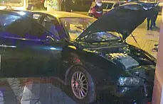 Otomobil beton direğe çarptı