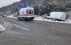 Otomobil ile çarpışan araç şarampole devrildi