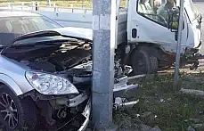 Otomobil ile kamyonet çarpıştı