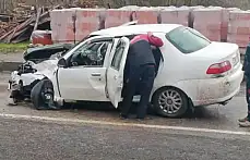 Otomobil ile Tır çarpıştı