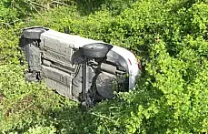 Otomobil şarampole yuvarlandı