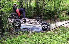 Otomobil Şarampole Yuvarlandı