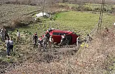 Otomobil tarlaya yuvarlandı