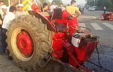 Otomobille Çarpışan Traktör İkiye Ayrıldı