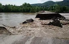 Özel idare şantiyesine giden yol çöktü