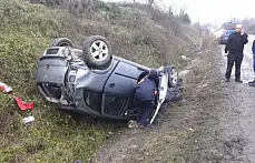 Şarampole yuvarlanıp ters döndü