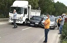 Tam kapanmada üç araç sıkıştı