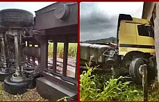 Tomruk yüklü tır eve çarptı