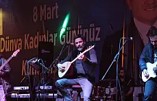 Uğur Işılak Kozcağız'da unutulmaz bir gece yaşattı