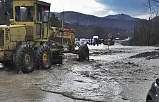 Ulus - Abdipaşa karayolunda su taşkını