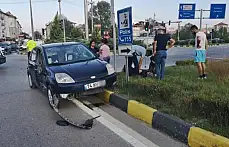 Yolcu minibüsü ile otomobil çarpıştı