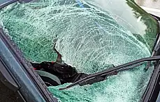 Yolun karşısına geçerken araba çarptı