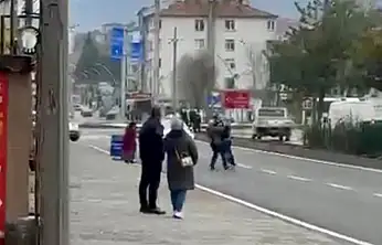 Çatmaca'da yol ortasında kavga