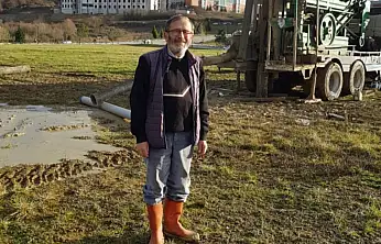 Çizmeyi bu kez üniversite Kampüsü'nde giydi