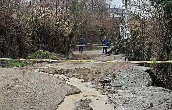 Heyelan nedeniyle yol ulaşıma kapandı