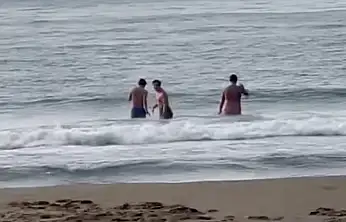 İnkumu sahilinde kasımda deniz keyfi