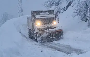 Kar kalınlığı 120 santimetreyi aştı