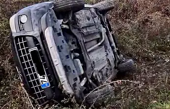 Kozcağız yolunda araç devrildi