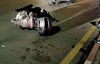 Motosiklet ile otomobil çarpıştı