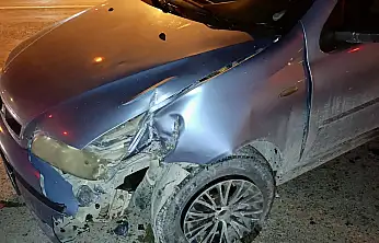 Otomobil ile kepçe çarpıştı