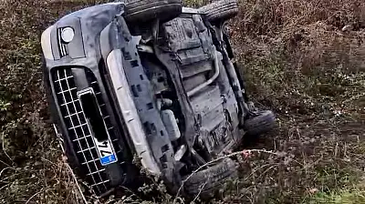 Kozcağız yolunda araç devrildi