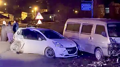 Park halindeki araca çarptı