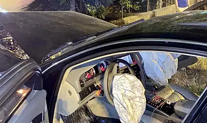 Direğe Çarptı, aracı bırakıp gitti
