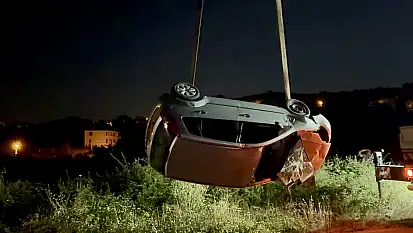 Ekipler kaza yapan aracı aradı