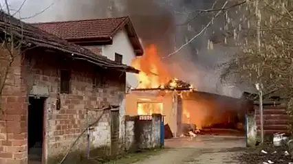 Bartın'da yaşlı çiftin evi yandı