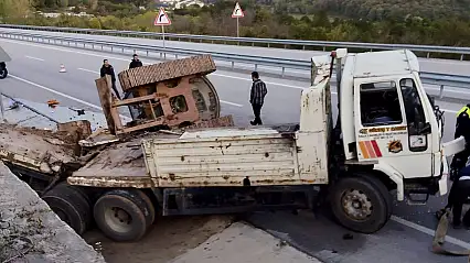 Çakraz yolunda ilginç kaza!