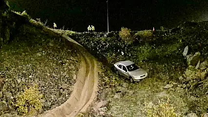 Otomobil viyadükten uçtu