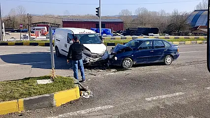 Yeni kavşakta kazalar yaşanıyor