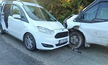 Kurucaşile yolunda kaza, iki yaralı
