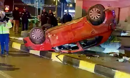 Akıllı kavşakta takla attı