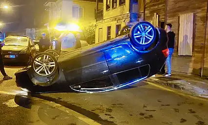 Bartın'da otomobil ters döndü