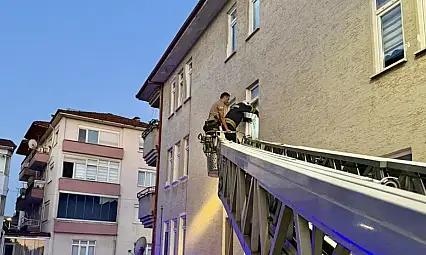 Yaşlı kadının çığlıklarını komşuları duydu