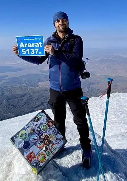 Bartınlı dağcı Ağrı'nın zirvesine çıktı