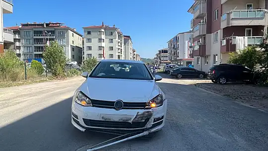 Çarpışan araçlardan biri takla attı