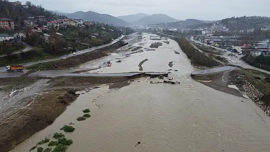 Son dakika, yol ulaşıma kapandı
